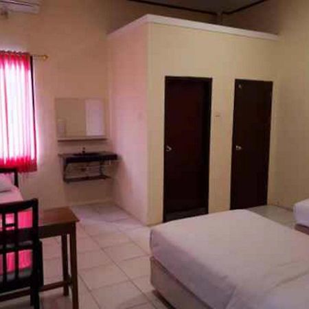 Reddoorz At Hotel Rumberpon Sorong Eksteriør billede